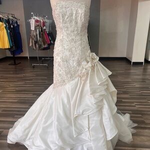 David Tutera Ivory Bridal Gown Label Close-Up